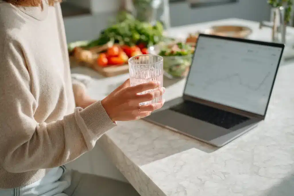 Dr flavia fayet moore pink salt study: honest truth about the trend 9 dr flavia fayet moore pink salt study reader thinking about salt and health